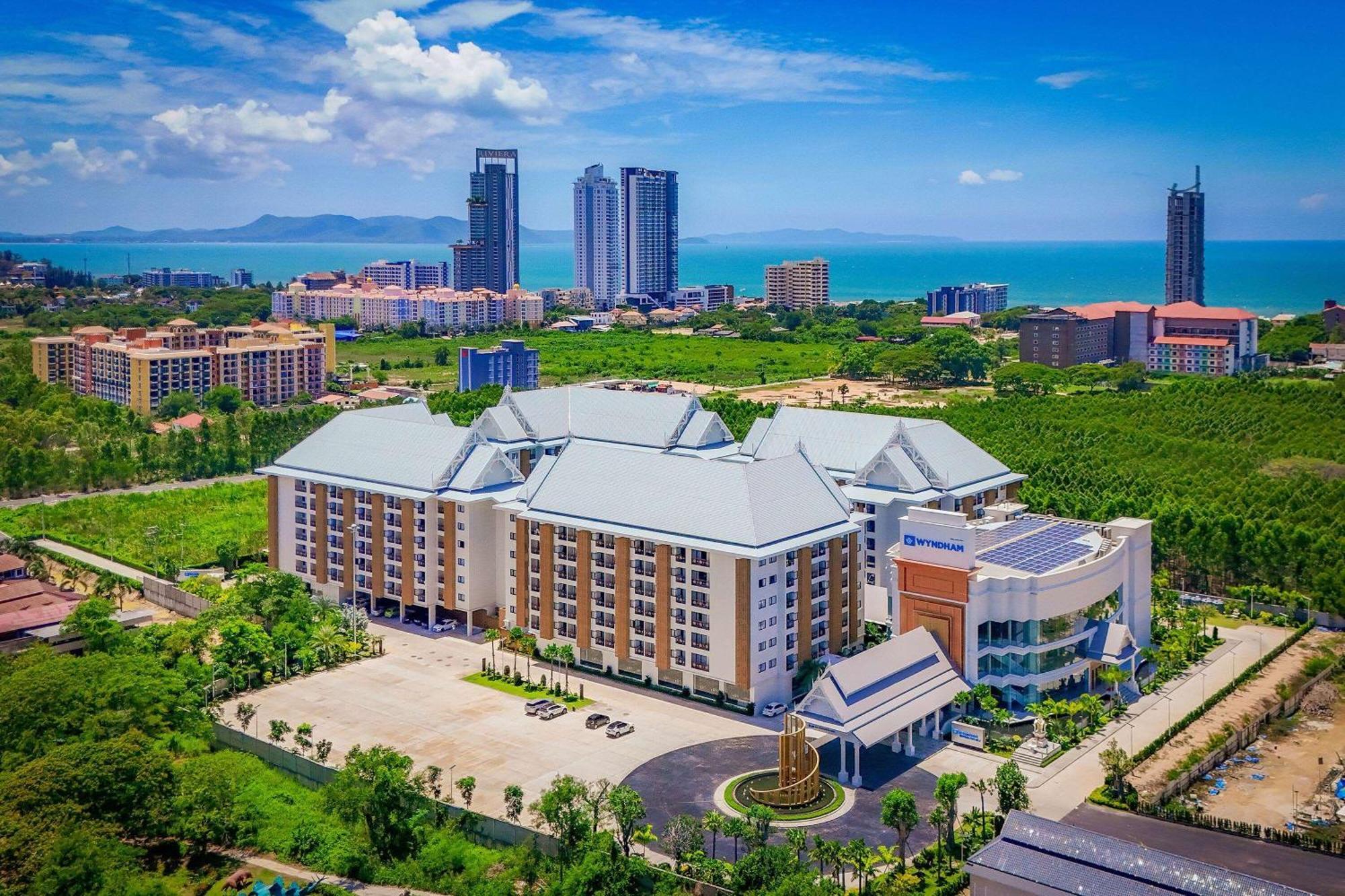 Готель Wyndham Jomtien Pattaya Наджомтьєн Екстер'єр фото
